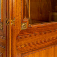 Vitrinenschrank Nussbaum – Bild 4