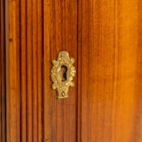 Vitrinenschrank Nussbaum – Bild 7