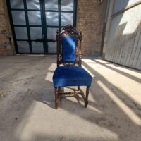 Royalblauer Armsessel und 6 Stühle – Bild 7