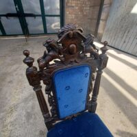 Royalblauer Armsessel und 6 Stühle – Bild 8