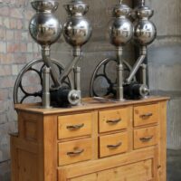Antike Kaffeemühle mit 4 Eingabetrichter – Bild 4