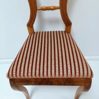 Antiker Biedermeier Stuhl mit gestreiftem Polsterbezug – Bild 4