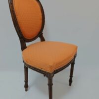 Antiker Louis-Seize Stuhl mit orangenem Stoffbezug