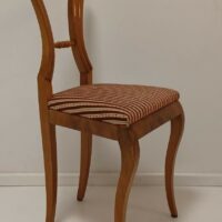 Antiker Biedermeier Stuhl mit gestreiftem Polsterbezug