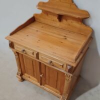 Antiker Beistellschrank mit Aufsatz – Bild 2