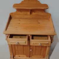 Antiker Beistellschrank mit Aufsatz – Bild 4