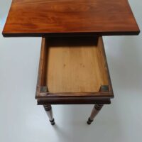 Antiker Spieltisch – Bild 4