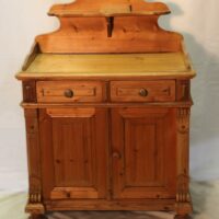 Antiker Beistellschrank mit Aufsatz