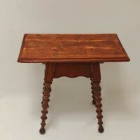 Antiker Beistelltisch Nussbaum