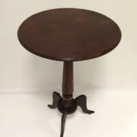 Schöner Beistelltisch Nussbaum