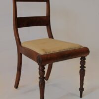 Antiker Stuhl Nussbaum
