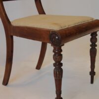 Antiker Stuhl Nussbaum – Bild 3
