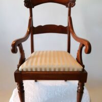 Biedermeier Armlehnstuhl Nussbaum