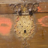 Rokoko Runddeckeltruhe Eiche massiv – Bild 4