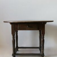 Barock Tisch aus massiver Eiche