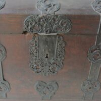 Barock Rundbuckeltruhe – Bild 5