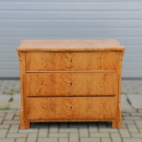 Spätbiedermeier Kommode aus geflammter Birke