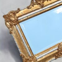 Quadratischer Spiegel mit zweifarbigem Stuckrahmen – Bild 5